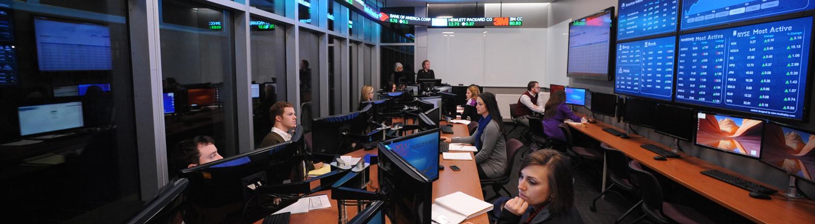 Ayala Stock Trading Room - College of Business - Loyola University New Orleans